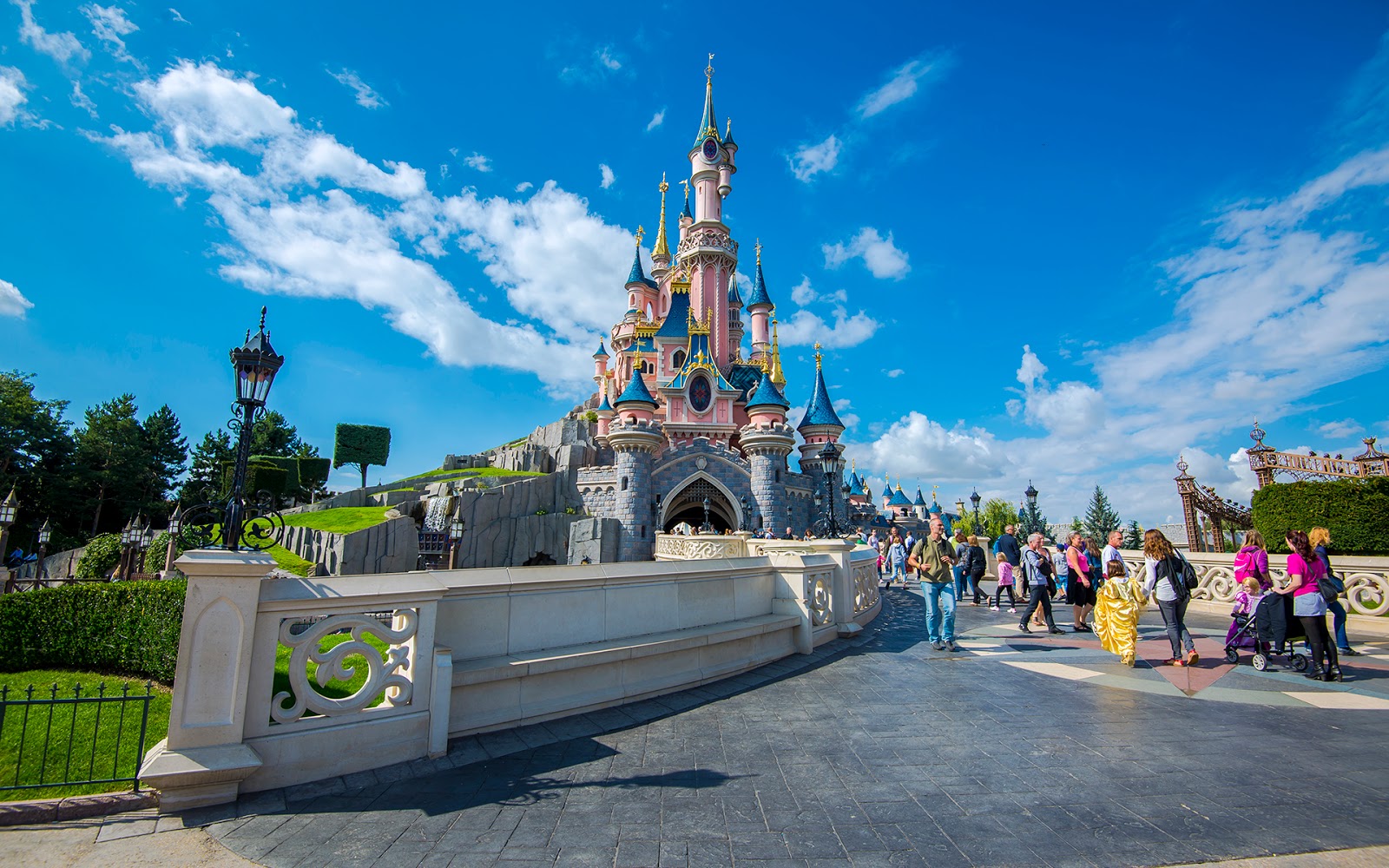 Disneyland Paris sluit zijn parken door Coronavirus Disney Magic Disneyland Paris sluit zijn parken door Coronavirus Disney Magic